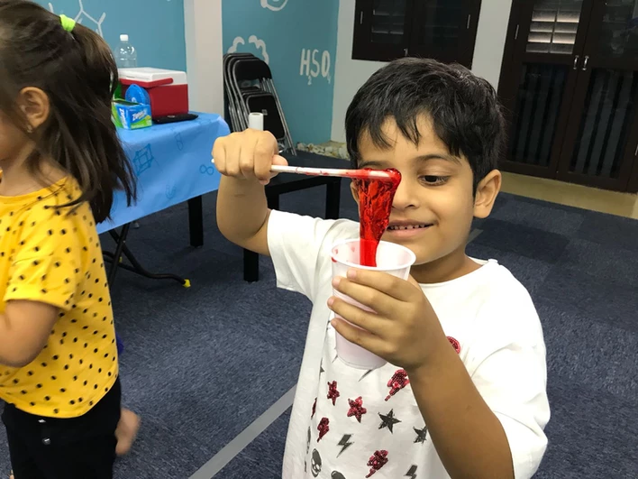 Children at a Newtonshow science birthday party in Malaysia (1)
